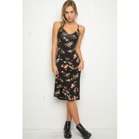 Brandy Melville Dresses & Skirts - Brandy Melville midi floral dress